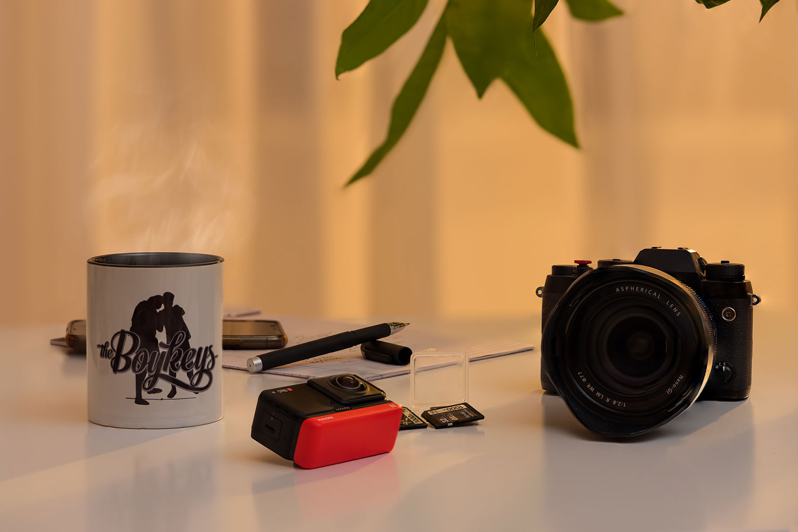 Boykeys-camera en meetapparatuur klaar voor een woningpresentatie
